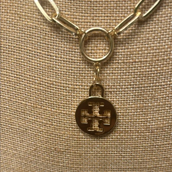 Gold Chain Pendant Necklace - Women's Fashion Jewelry - Picture 3 of 5